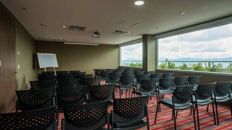 <b>Hampton by Hilton Bucaramanga Meeting</b>. Images powered by <a href="https://iceportal.shijigroup.com/" title="IcePortal" target="_blank">IcePortal</a>.
