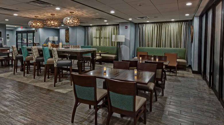 <b>Hampton Inn Summerville Lobby</b>. Images powered by <a href="https://iceportal.shijigroup.com/" title="IcePortal" target="_blank">IcePortal</a>.