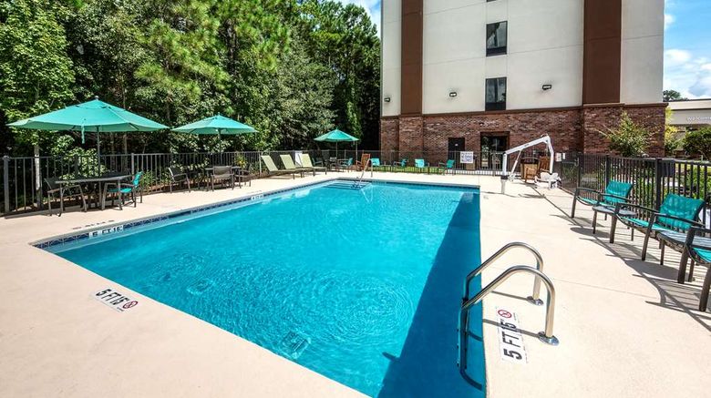 <b>Hampton Inn Summerville Pool</b>. Images powered by <a href="https://iceportal.shijigroup.com/" title="IcePortal" target="_blank">IcePortal</a>.