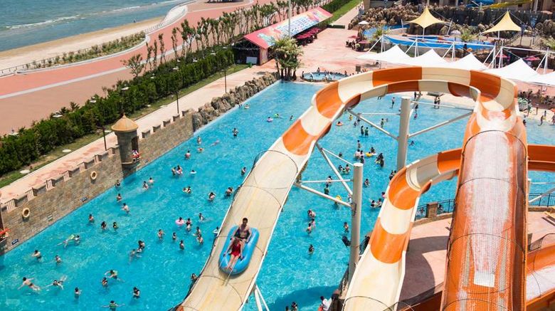 <b>Hilton Yantai Golden Coast Recreation</b>. Images powered by <a href="https://iceportal.shijigroup.com/" title="IcePortal" target="_blank">IcePortal</a>.