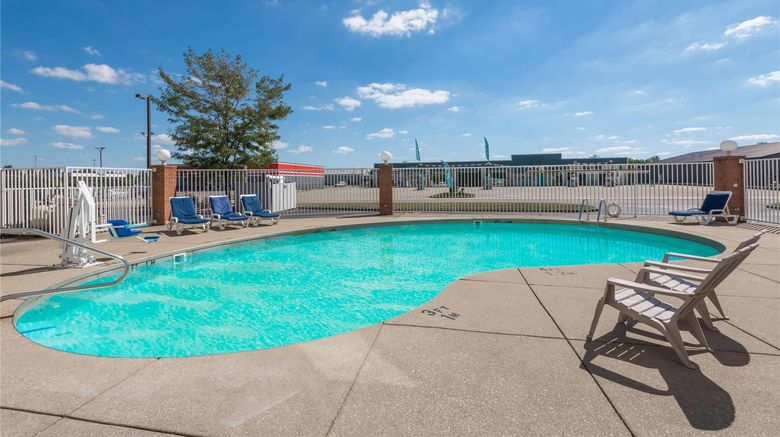 <b>Super 8 Jasper Pool</b>. Images powered by <a href="https://iceportal.shijigroup.com/" title="IcePortal" target="_blank">IcePortal</a>.