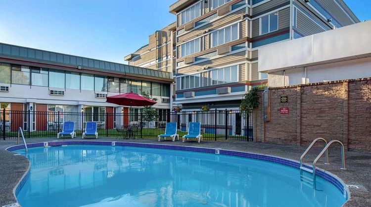 Days Inn Victoria Airport Sidney Pool