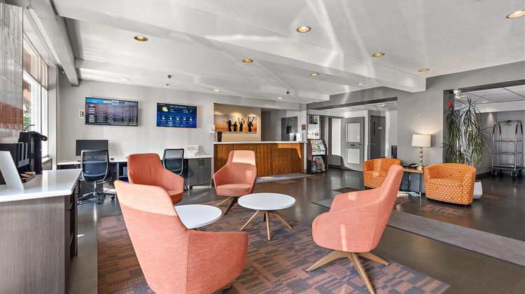 Days Inn Victoria Airport Sidney Lobby