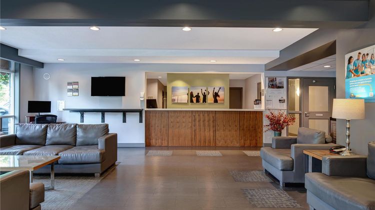 Days Inn Victoria Airport Sidney Lobby