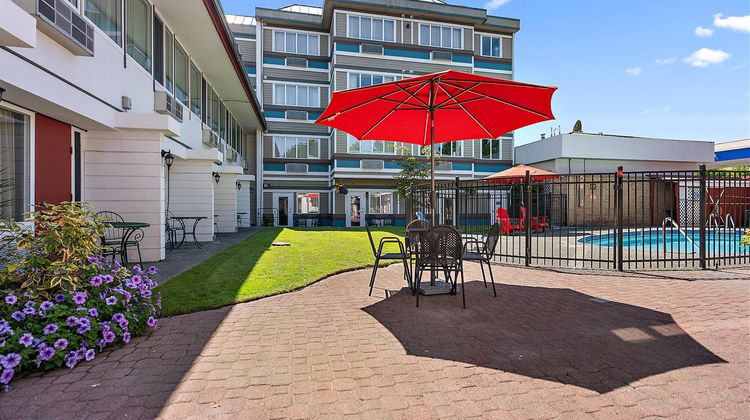 Days Inn Victoria Airport Sidney Pool