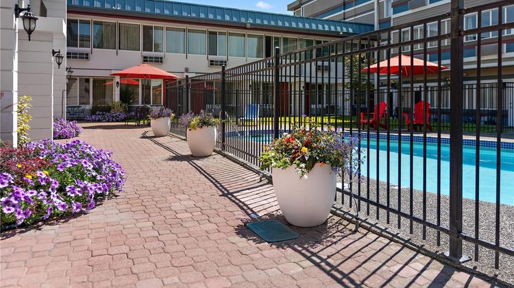 Days Inn Victoria Airport Sidney Pool