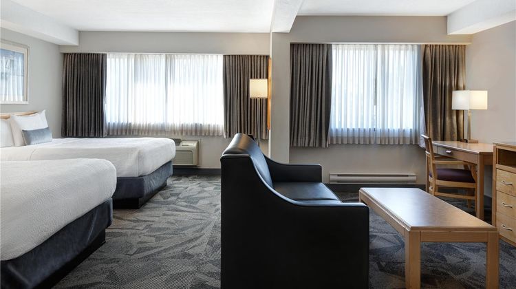 Days Inn Victoria Airport Sidney Suite