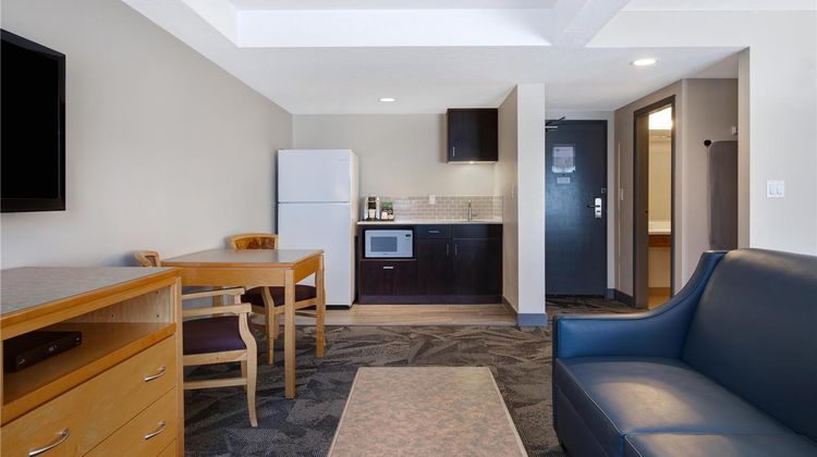 Days Inn Victoria Airport Sidney Suite