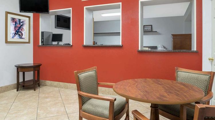Travelodge Klamath Falls Lobby