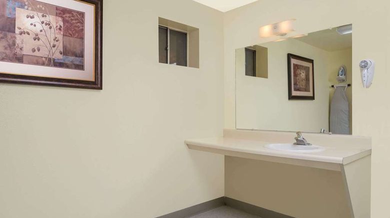 <b>Travelodge Klamath Falls Room</b>. Images powered by <a href="https://iceportal.shijigroup.com/" title="IcePortal" target="_blank">IcePortal</a>.