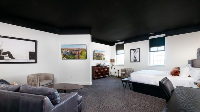 <b>The Delafield Hotel Room</b>. Images powered by <a href="https://iceportal.shijigroup.com/" title="IcePortal" target="_blank">IcePortal</a>.
