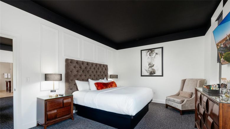 <b>The Delafield Hotel Room</b>. Images powered by <a href="https://iceportal.shijigroup.com/" title="IcePortal" target="_blank">IcePortal</a>.