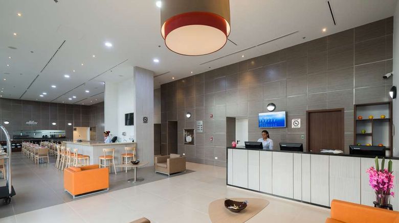 <b>Best Western Plus Santa Marta Hotel Lobby</b>. Images powered by <a href="https://iceportal.shijigroup.com/" title="IcePortal" target="_blank">IcePortal</a>.