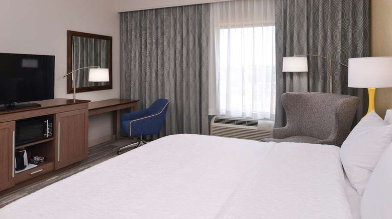 <b>Hampton Inn & Suites Cincinnati-Mason Room</b>. Images powered by <a href="https://iceportal.shijigroup.com/" title="IcePortal" target="_blank">IcePortal</a>.
