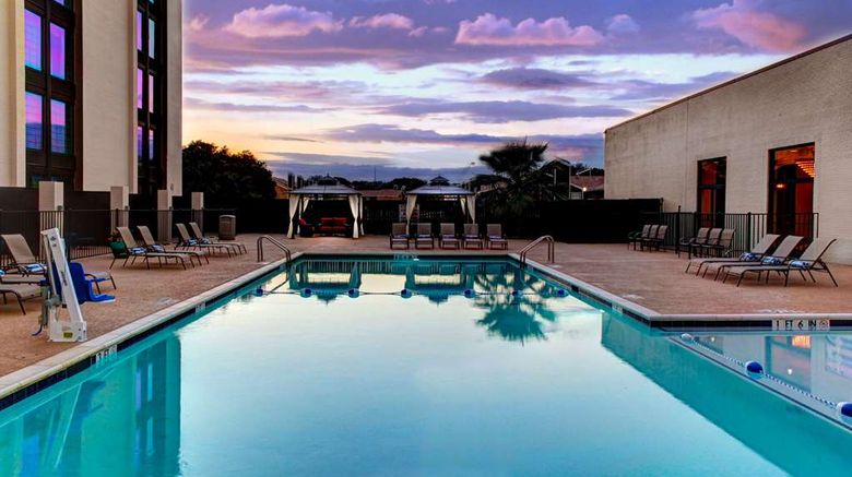 <b>DoubleTree by Hilton Arlington DFW South Pool</b>. Images powered by <a href="https://iceportal.shijigroup.com/" title="IcePortal" target="_blank">IcePortal</a>.