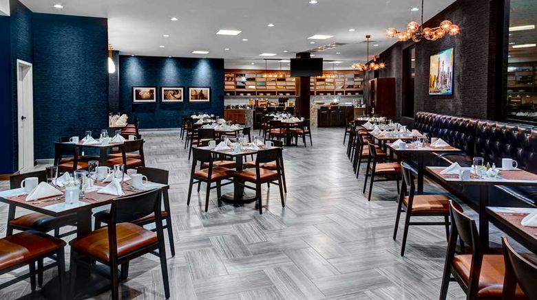 <b>DoubleTree by Hilton Arlington DFW South Restaurant</b>. Images powered by <a href="https://iceportal.shijigroup.com/" title="IcePortal" target="_blank">IcePortal</a>.