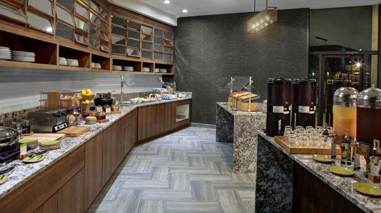 <b>DoubleTree by Hilton Arlington DFW South Restaurant</b>. Images powered by <a href="https://iceportal.shijigroup.com/" title="IcePortal" target="_blank">IcePortal</a>.