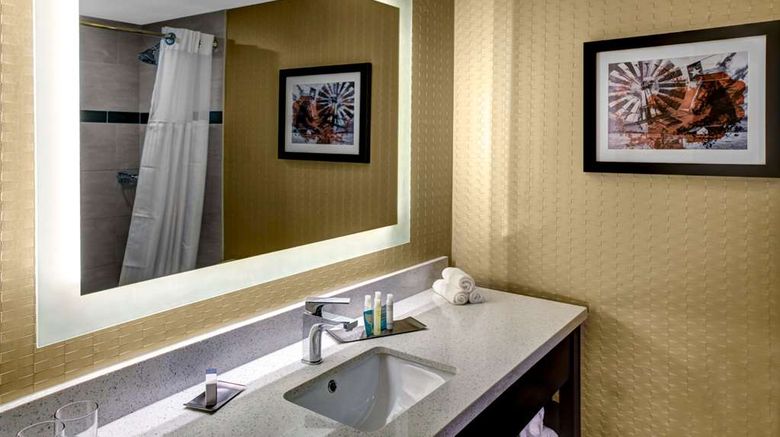 <b>DoubleTree by Hilton Arlington DFW South Room</b>. Images powered by <a href="https://iceportal.shijigroup.com/" title="IcePortal" target="_blank">IcePortal</a>.