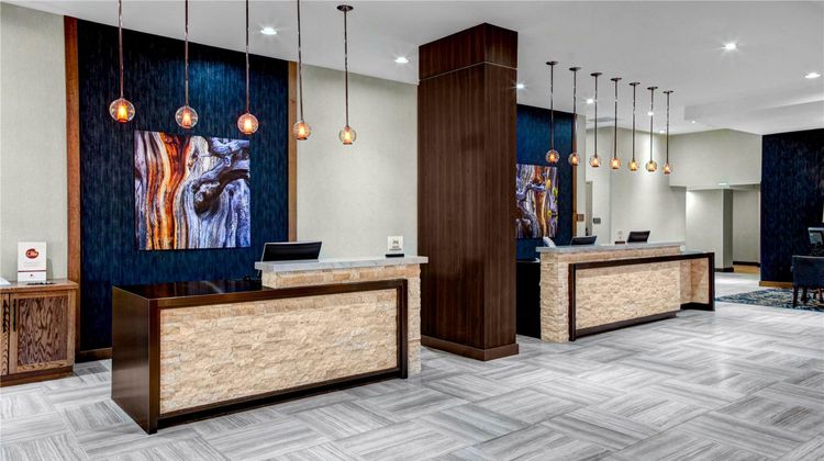 DoubleTree by Hilton Arlington DFW South Lobby