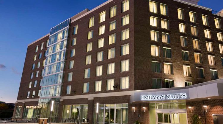 Embassy Suites Downtown Riverplace Exterior