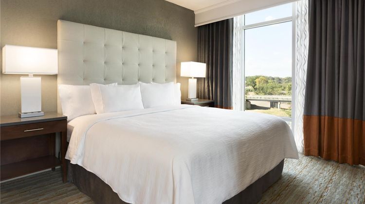 Embassy Suites Downtown Riverplace Room