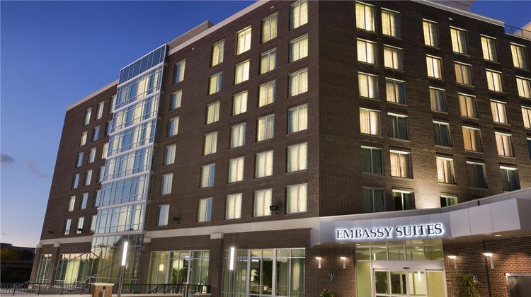 Embassy Suites Downtown Riverplace Exterior