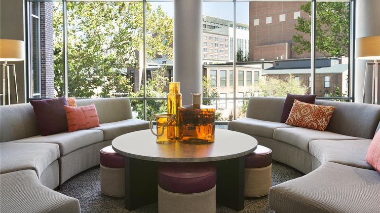 Embassy Suites Downtown Riverplace Lobby