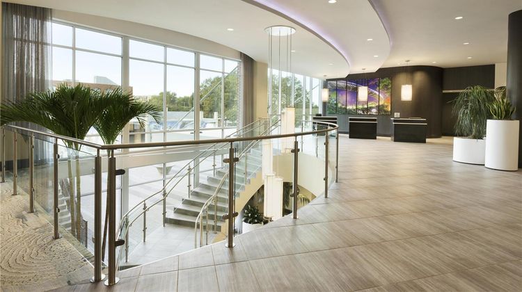 Embassy Suites Downtown Riverplace Lobby