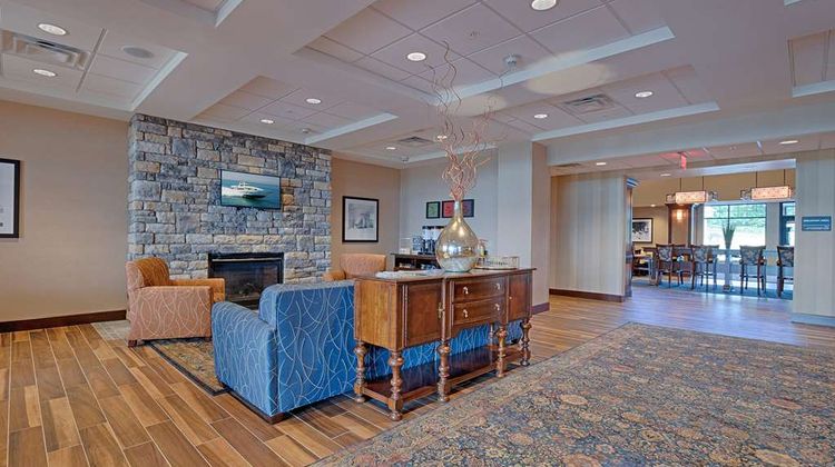 Hampton Inn & Suites Cazenovia Lobby