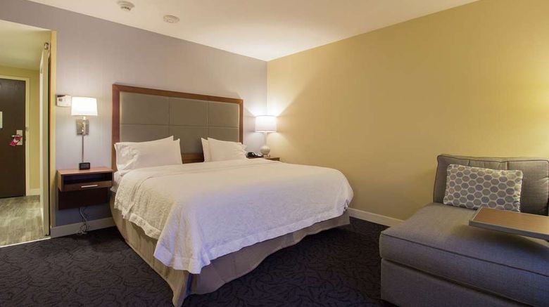 <b>Hampton Inn & Suites Cazenovia Room</b>. Images powered by <a href="https://iceportal.shijigroup.com/" title="IcePortal" target="_blank">IcePortal</a>.