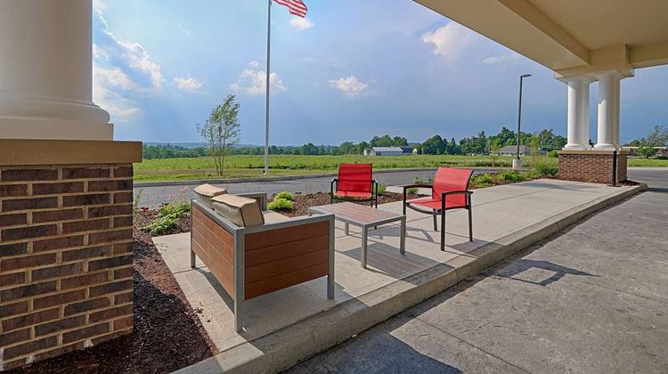 Hampton Inn & Suites Cazenovia Exterior