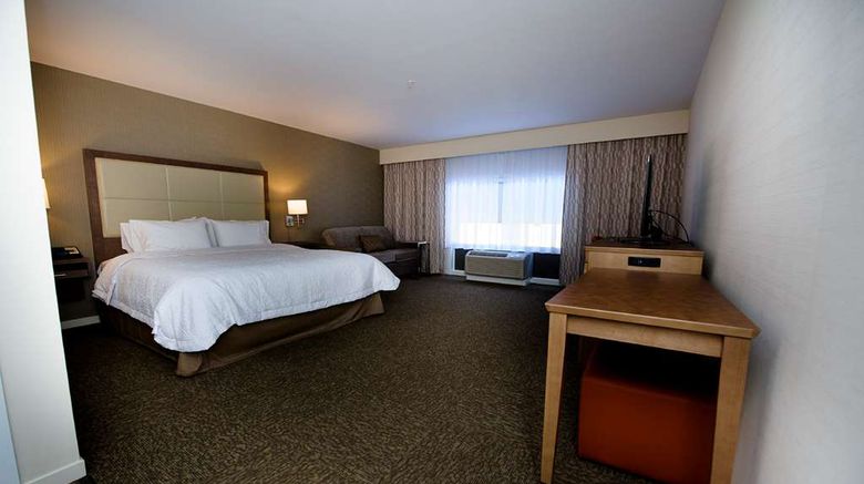 <b>Hampton Inn & Suites Truro Room</b>. Images powered by <a href="https://iceportal.shijigroup.com/" title="IcePortal" target="_blank">IcePortal</a>.