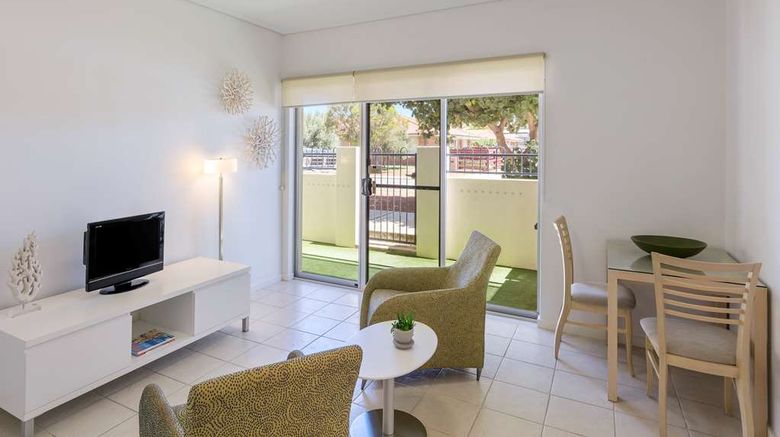 <b>Nesuto Geraldton Apartment Hotel Exterior</b>. Images powered by <a href="https://iceportal.shijigroup.com/" title="IcePortal" target="_blank">IcePortal</a>.