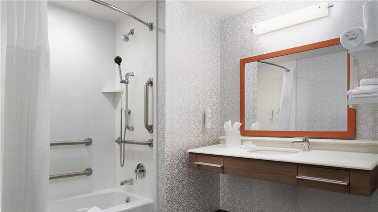<b>Hampton Inn & Suites Yonkers-Westchester Room</b>. Images powered by <a href="https://iceportal.shijigroup.com/" title="IcePortal" target="_blank">IcePortal</a>.