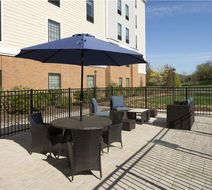 Hampton Inn & Suites Yonkers-Westchester Exterior