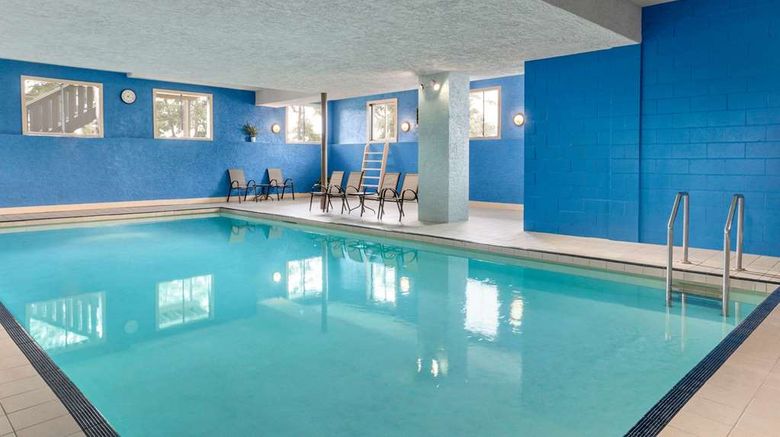 <b>Days Inn Victoria Uptown Pool</b>. Images powered by <a href="https://iceportal.shijigroup.com/" title="IcePortal" target="_blank">IcePortal</a>.