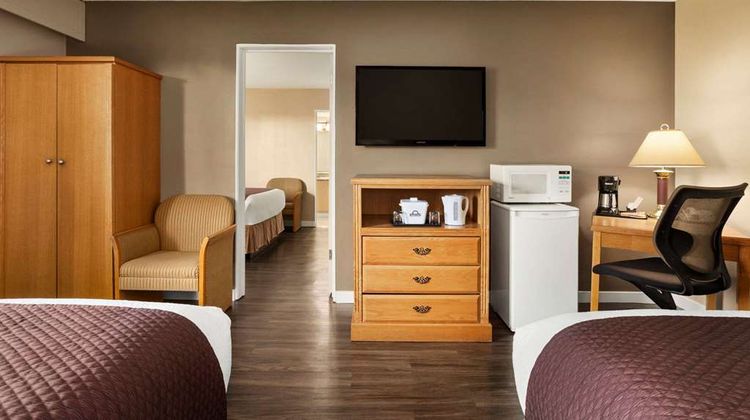 Days Inn Victoria Uptown Room