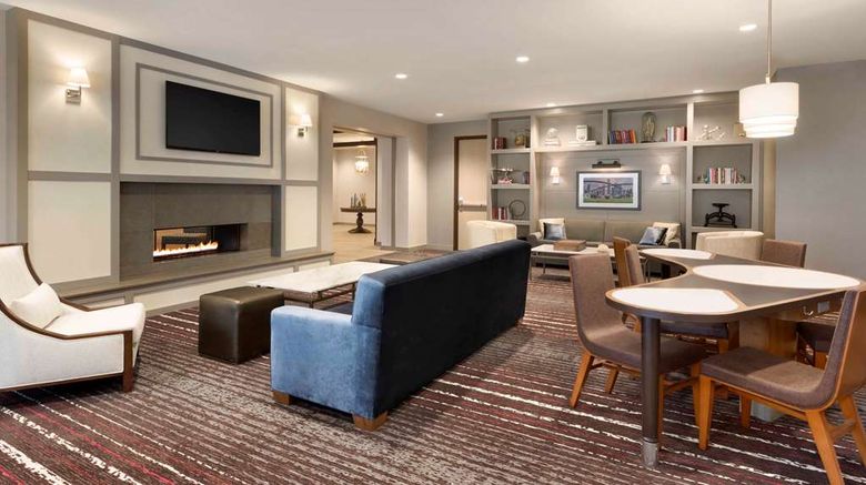 <b>Homewood Suites Chicago Downtown W Loop Lobby</b>. Images powered by <a href="https://iceportal.shijigroup.com/" title="IcePortal" target="_blank">IcePortal</a>.