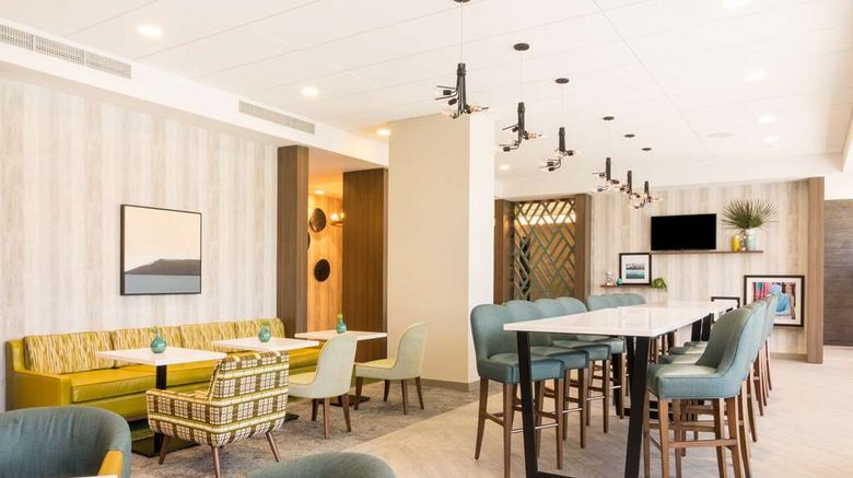 <b>Hampton Inn Suites Miami Wynwood Design Restaurant</b>. Images powered by <a href="https://iceportal.shijigroup.com/" title="IcePortal" target="_blank">IcePortal</a>.