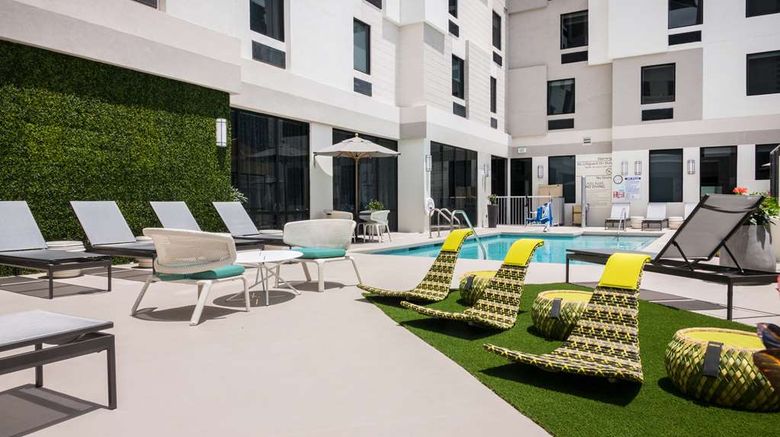 <b>Hampton Inn Suites Miami Wynwood Design Pool</b>. Images powered by <a href="https://iceportal.shijigroup.com/" title="IcePortal" target="_blank">IcePortal</a>.