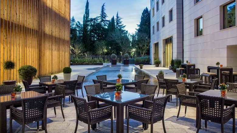 <b>Hilton Podgorica Crna Gora Restaurant</b>. Images powered by <a href="https://iceportal.shijigroup.com/" title="IcePortal" target="_blank">IcePortal</a>.