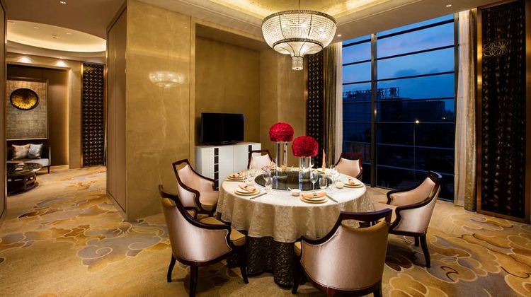 Hilton Wuhan Riverside Restaurant