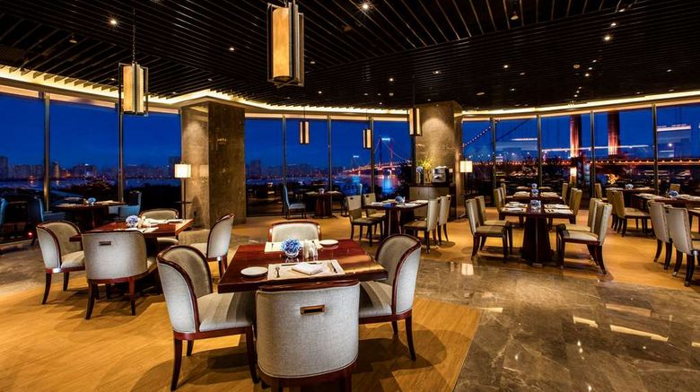 <b>Hilton Wuhan Riverside Restaurant</b>. Images powered by <a href="https://iceportal.shijigroup.com/" title="IcePortal" target="_blank">IcePortal</a>.