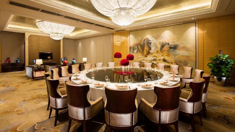 <b>Hilton Wuhan Riverside Restaurant</b>. Images powered by <a href="https://iceportal.shijigroup.com/" title="IcePortal" target="_blank">IcePortal</a>.