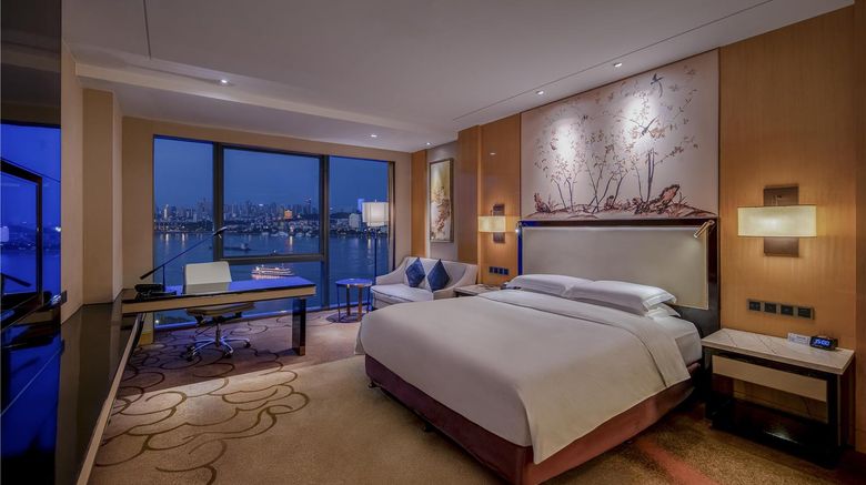 <b>Hilton Wuhan Riverside Room</b>. Images powered by <a href="https://iceportal.shijigroup.com/" title="IcePortal" target="_blank">IcePortal</a>.