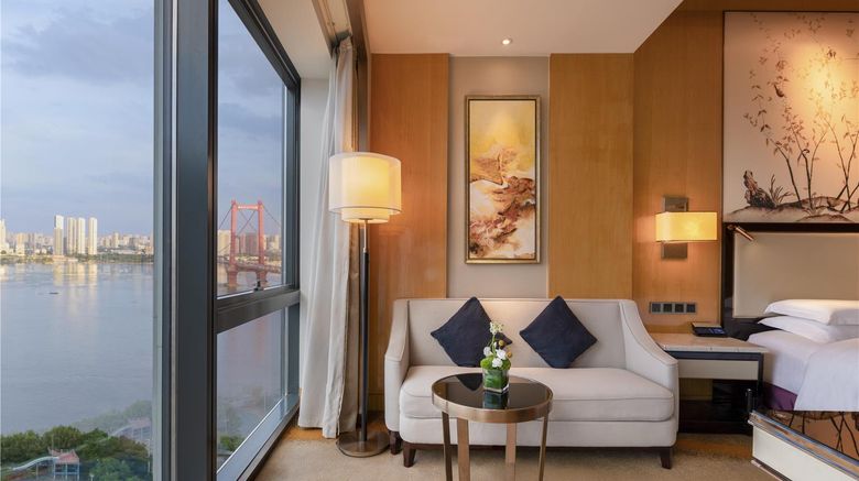 <b>Hilton Wuhan Riverside Room</b>. Images powered by <a href="https://iceportal.shijigroup.com/" title="IcePortal" target="_blank">IcePortal</a>.