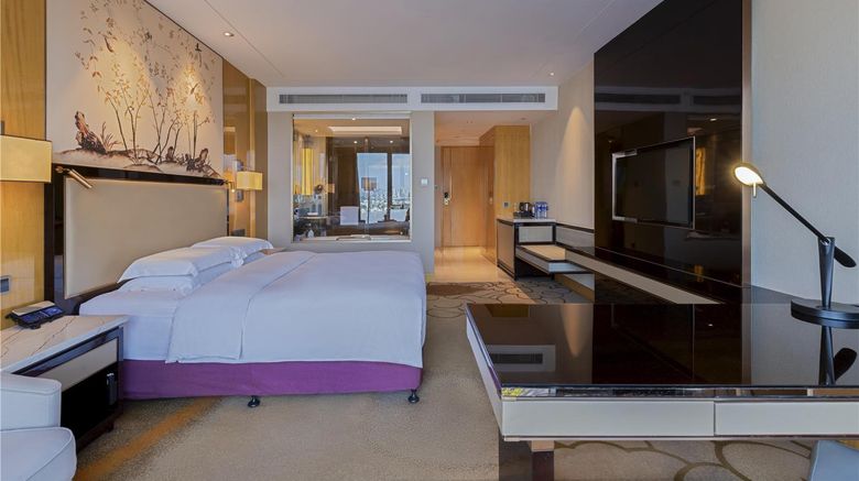 <b>Hilton Wuhan Riverside Room</b>. Images powered by <a href="https://iceportal.shijigroup.com/" title="IcePortal" target="_blank">IcePortal</a>.