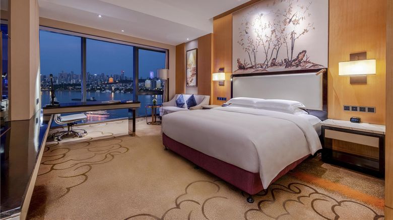 <b>Hilton Wuhan Riverside Room</b>. Images powered by <a href="https://iceportal.shijigroup.com/" title="IcePortal" target="_blank">IcePortal</a>.