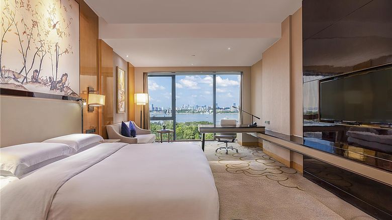 <b>Hilton Wuhan Riverside Room</b>. Images powered by <a href="https://iceportal.shijigroup.com/" title="IcePortal" target="_blank">IcePortal</a>.