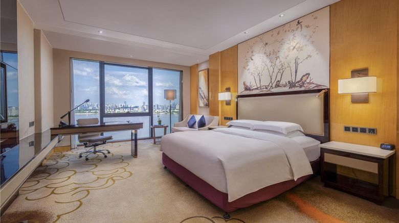 <b>Hilton Wuhan Riverside Room</b>. Images powered by <a href="https://iceportal.shijigroup.com/" title="IcePortal" target="_blank">IcePortal</a>.